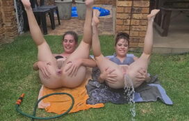 2 femmes toutes nues