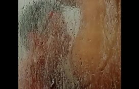 foto de mulher pelada no chuveiro