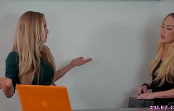 Filme porno lesbico com duas gostosas se chupando bonito